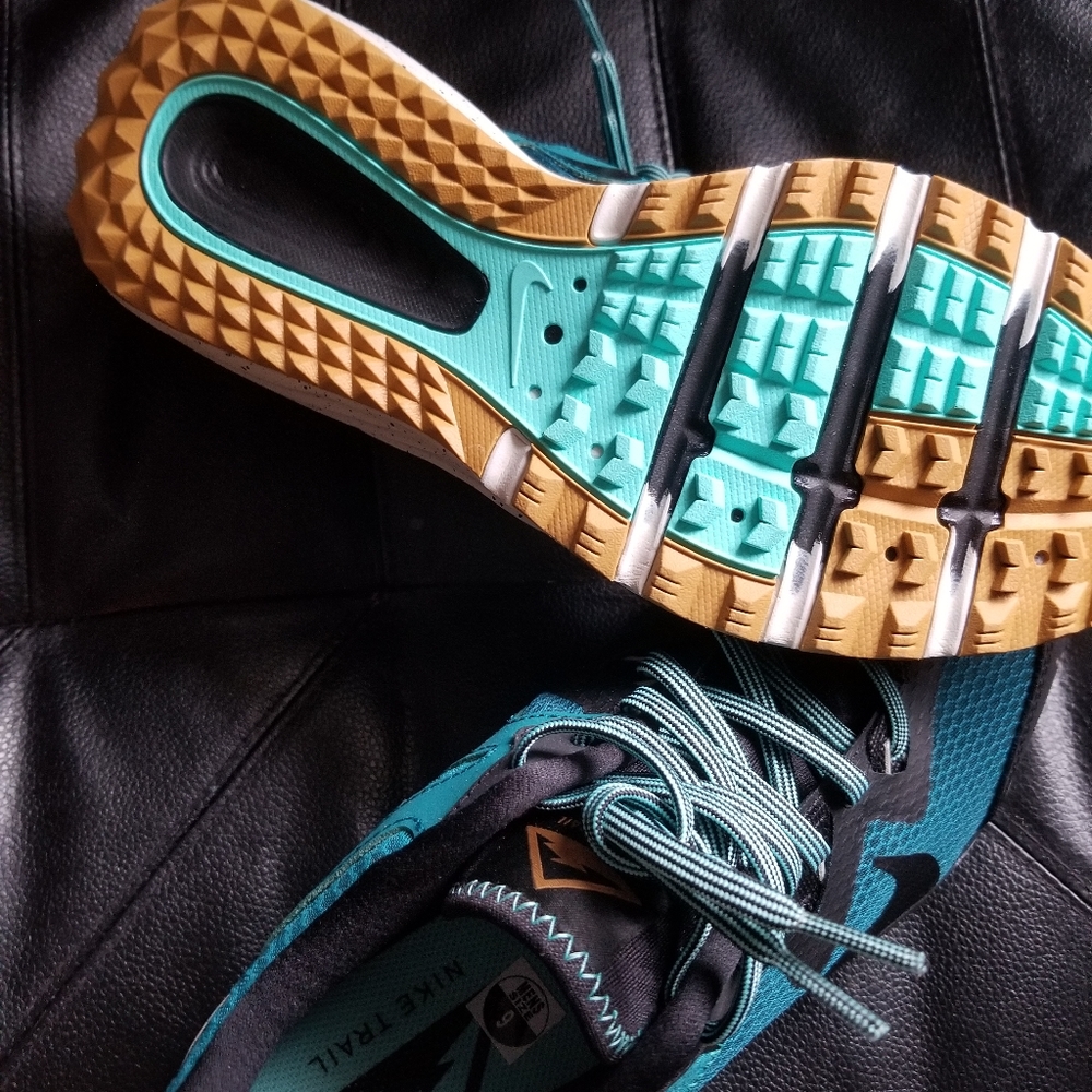 Nike - Picture 4 of 4